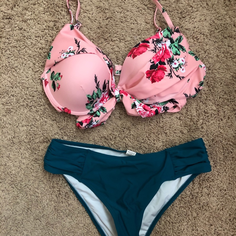 Bikini - Picture 3 of 3